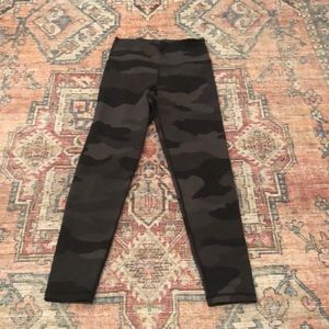 Aerie offline high waisted textured camo leggings